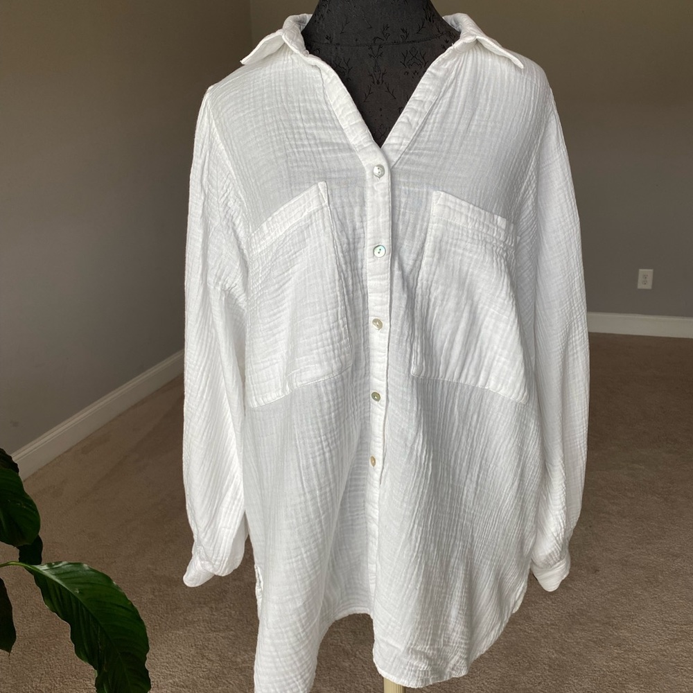 Top shop women’s ivory button down.